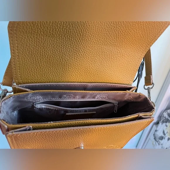 Mara’s Cross body bag in mustard /yellow leather - Picture 4 of 14